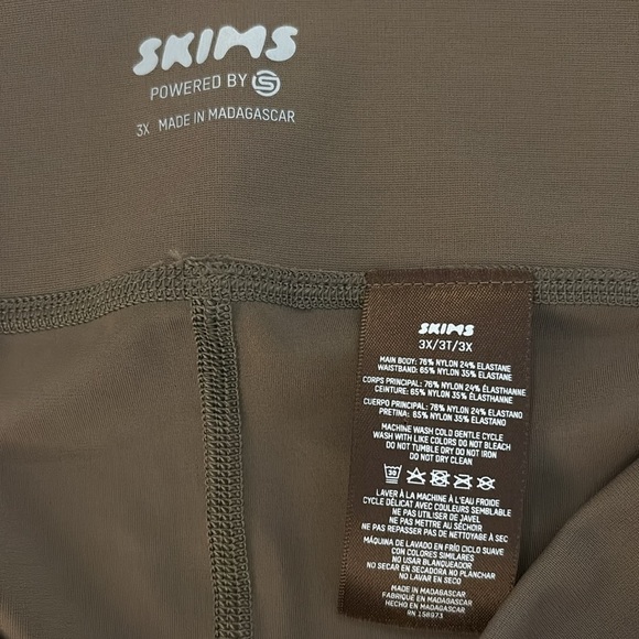 New SKIMS 3X Performance High Waist Smooth Brown Bike Shorts Stretch Activewear - Picture 3 of 8